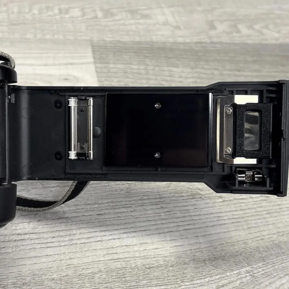 Canon EOS 650 35mm Camera Body (For Parts or Repair)